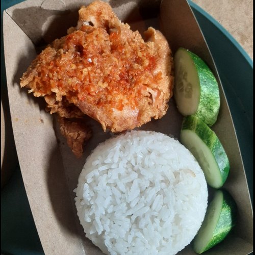 Paket chiken geprek sambel korek